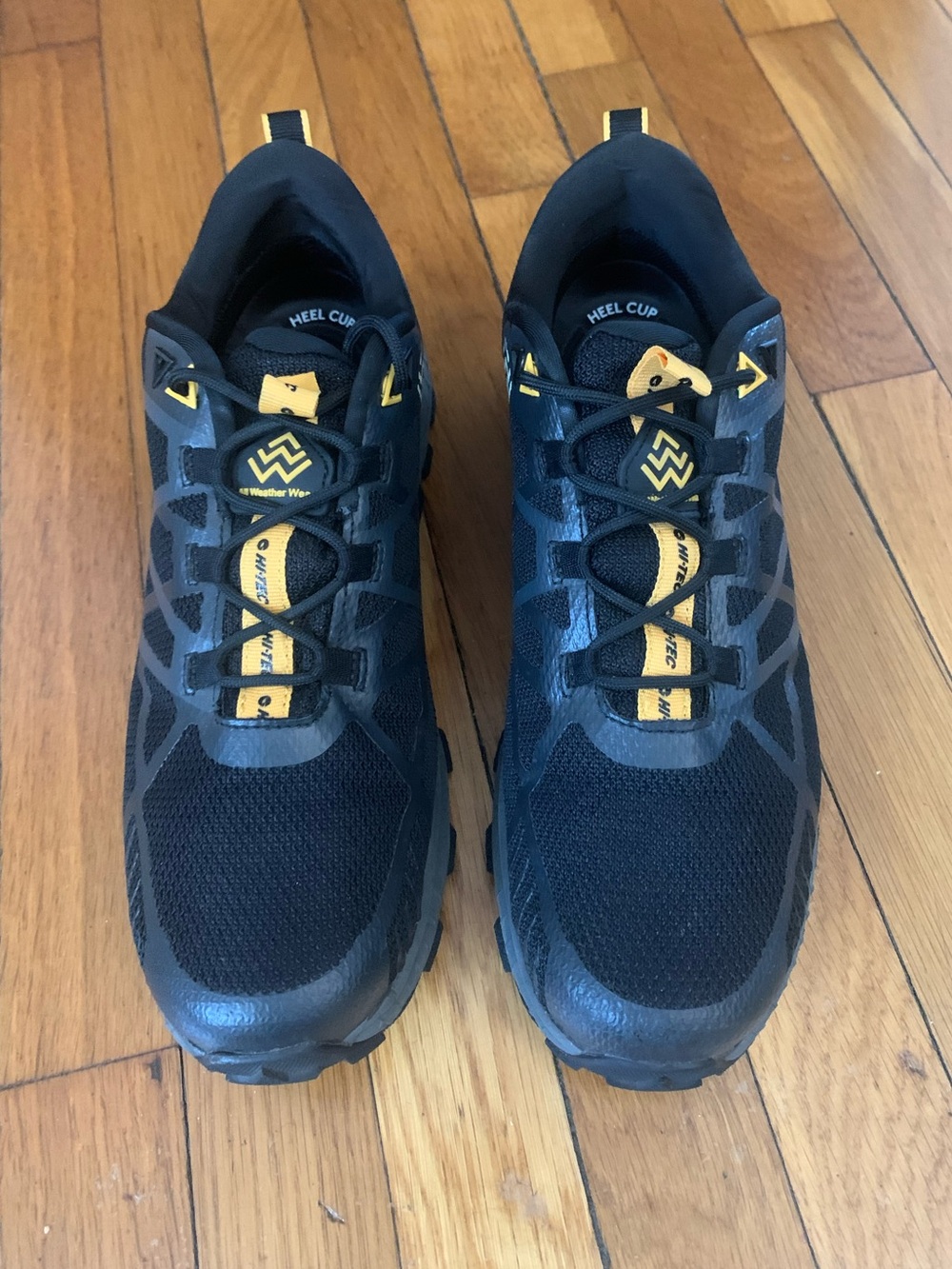 Men’s Hi-Tec Aww Mauna Black & Gray Water Proof Hiking Shoes - Size 9.5
